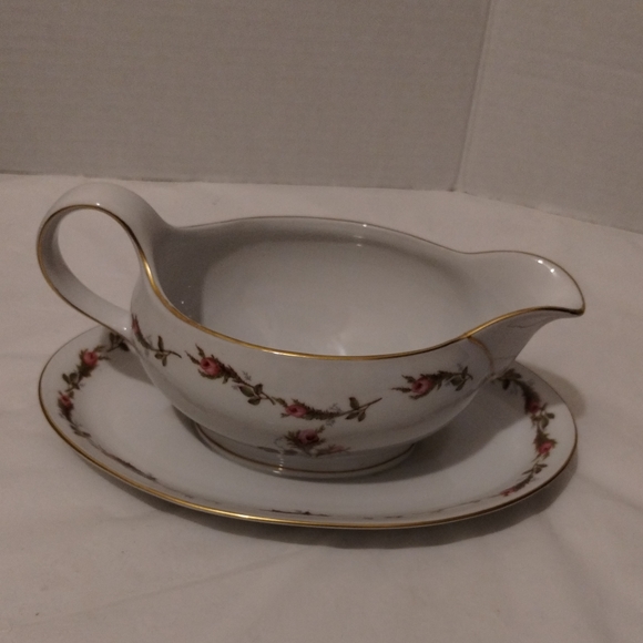 Gravy Boat W/Attached Underplate - Picture 2 of 13